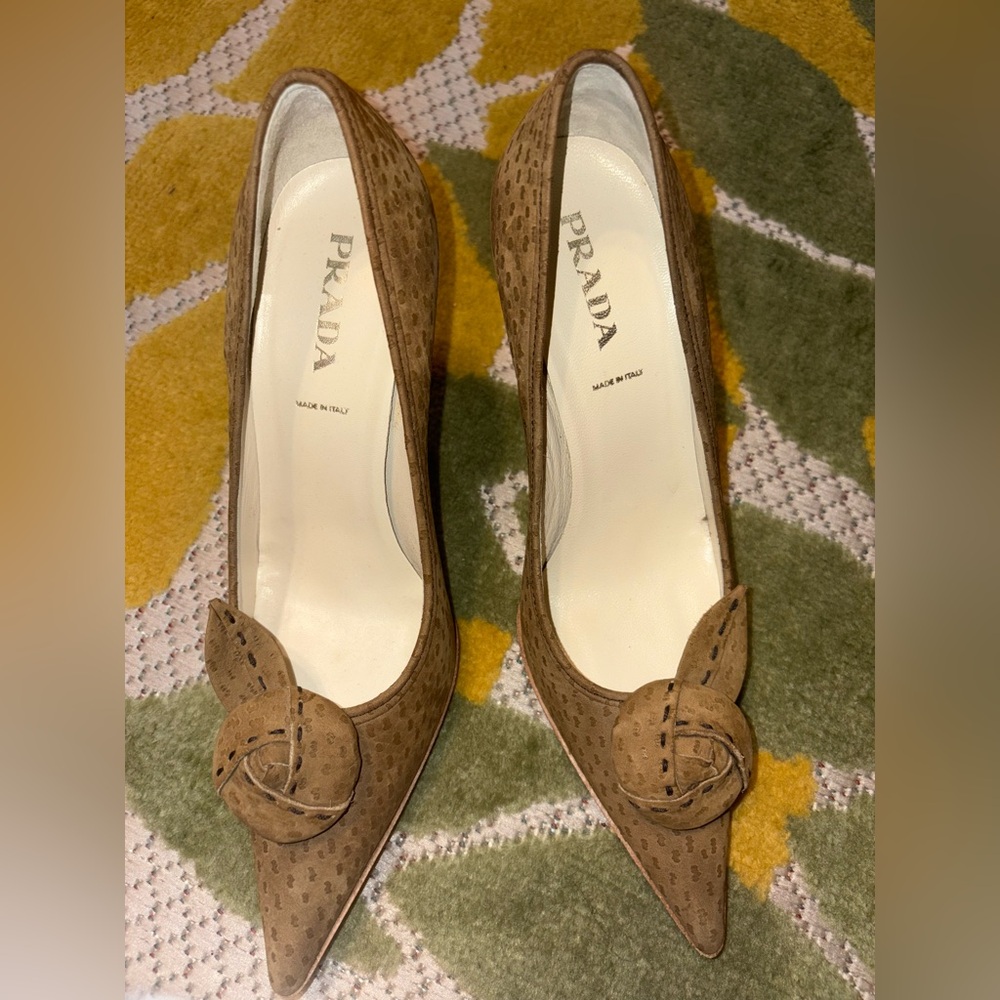 Prada Suede Heels Pumps 6.5 / 36.5 Brown Textured Bow Pointed Toe Italy - Picture 2 of 9
